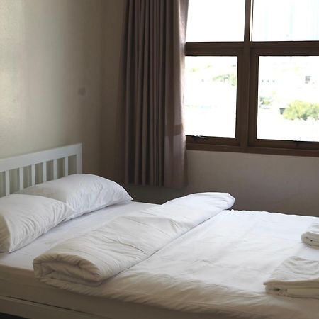 Krung Tone Hostel Bangkok Luaran gambar