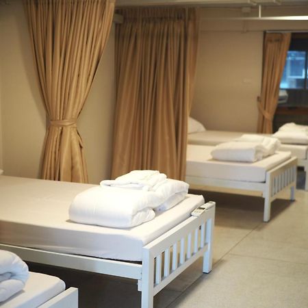 Krung Tone Hostel Bangkok Luaran gambar