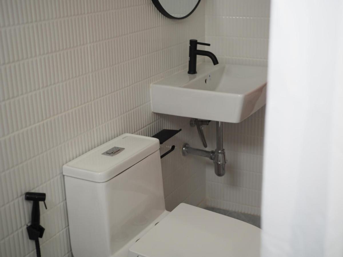 Krung Tone Hostel Bangkok Luaran gambar