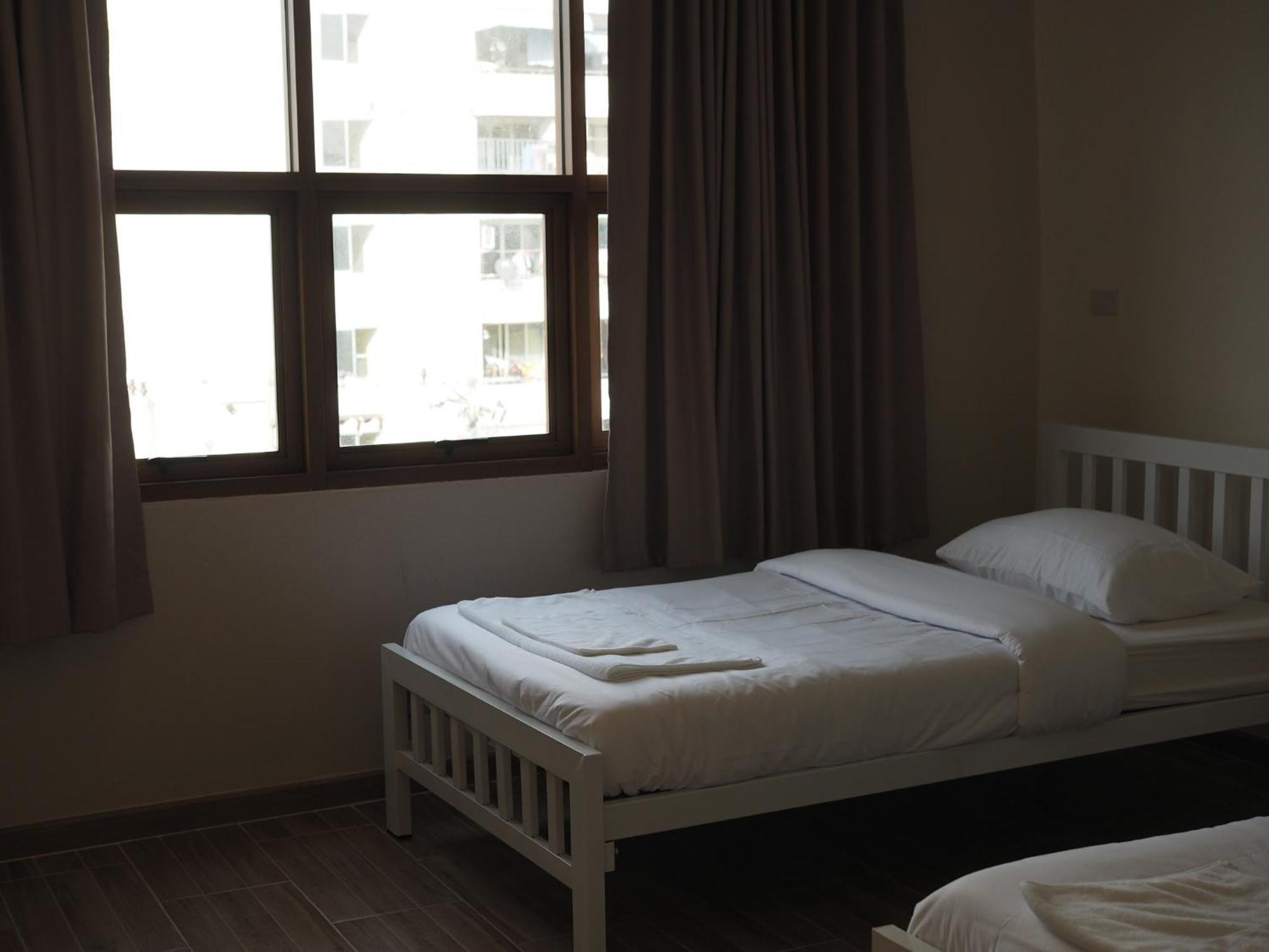 Krung Tone Hostel Bangkok Luaran gambar