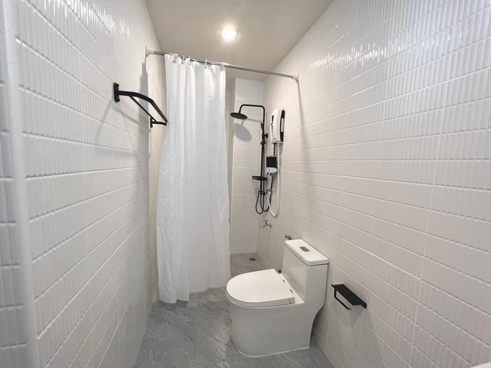 Krung Tone Hostel Bangkok Luaran gambar