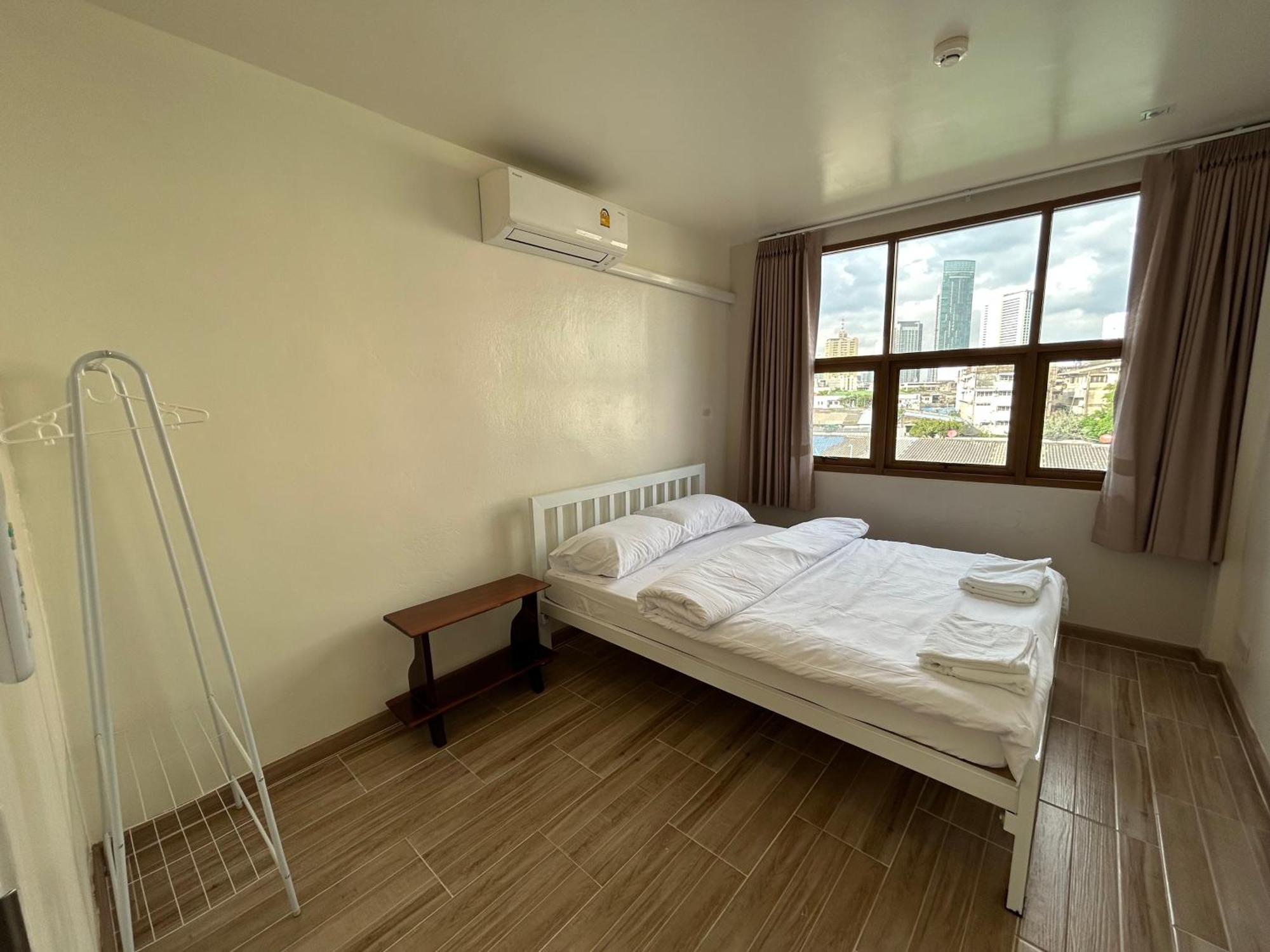 Krung Tone Hostel Bangkok Luaran gambar