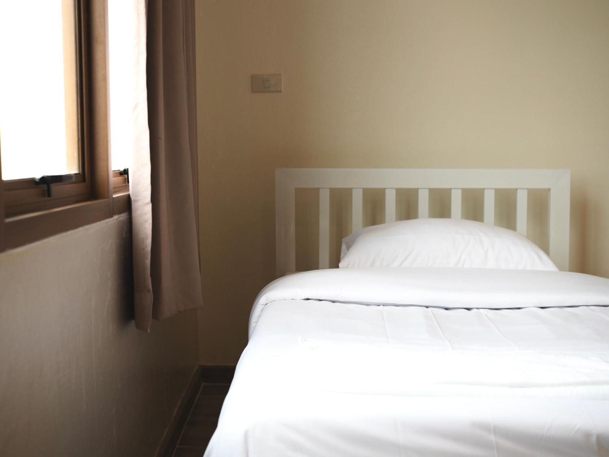 Krung Tone Hostel Bangkok Luaran gambar