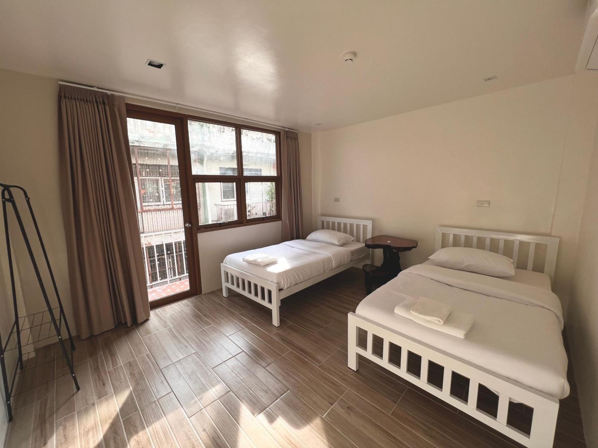 Krung Tone Hostel Bangkok Luaran gambar