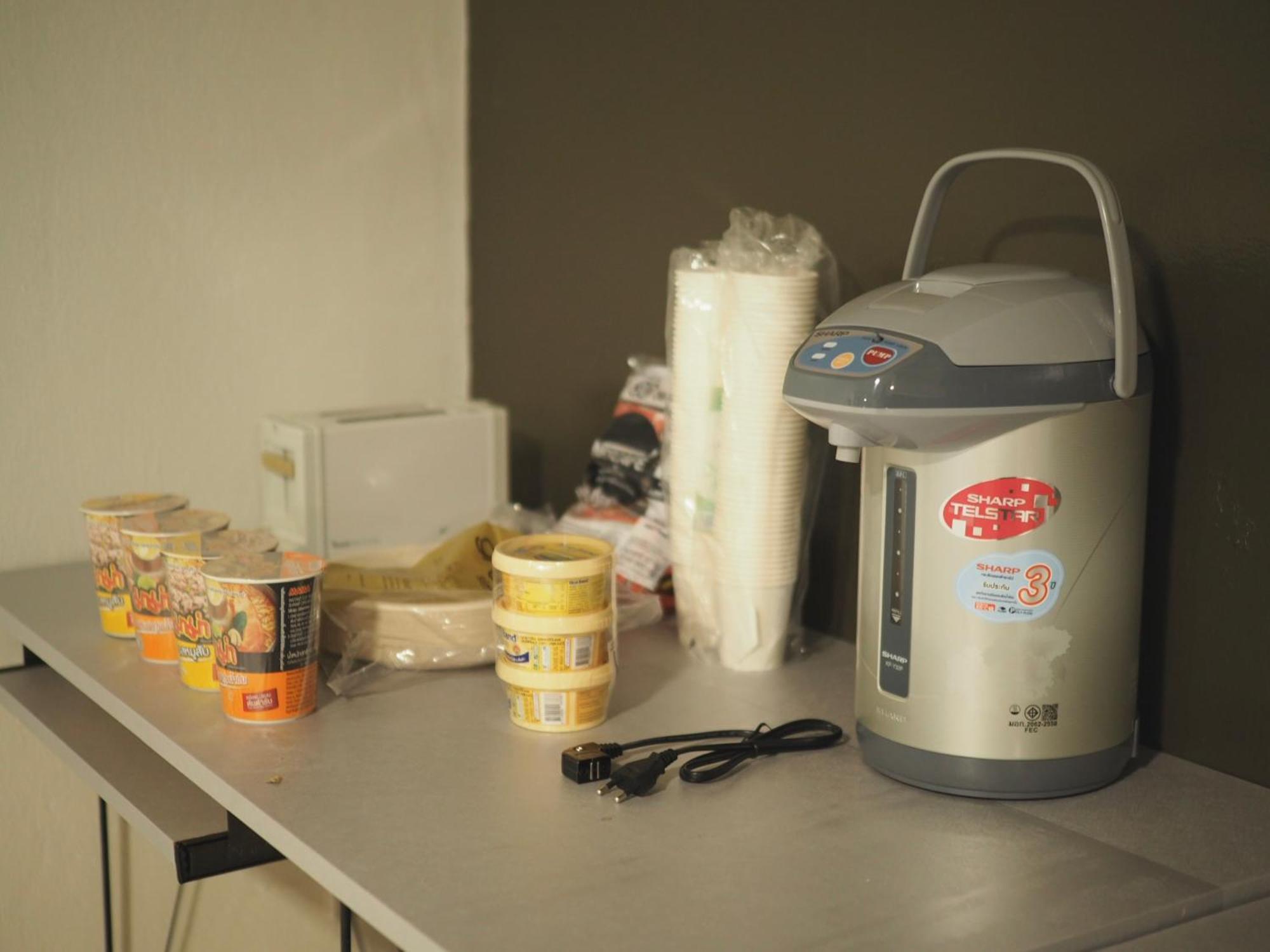 Krung Tone Hostel Bangkok Luaran gambar