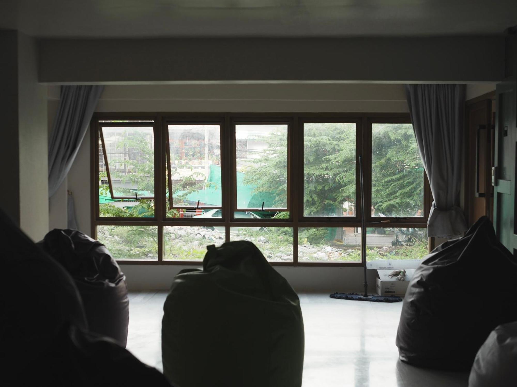Krung Tone Hostel Bangkok Luaran gambar