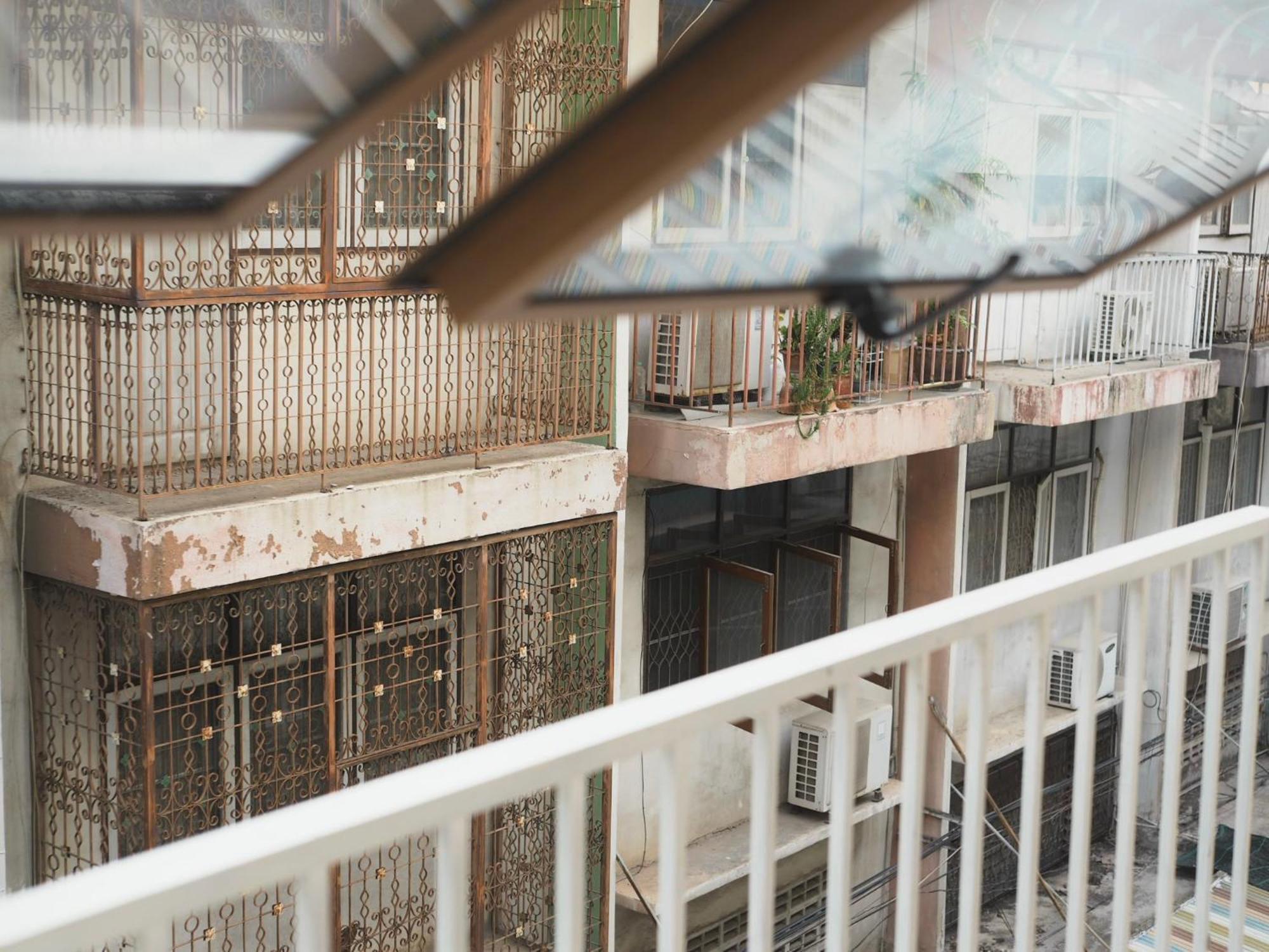 Krung Tone Hostel Bangkok Luaran gambar